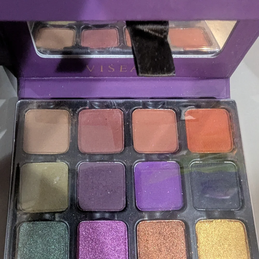 A Bundle Of 2 Viseart Professional Makeup Palettes